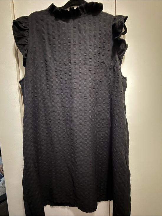 Dresses & Skirts - Black Textured Ruffle-Trim Sleeveless Dress